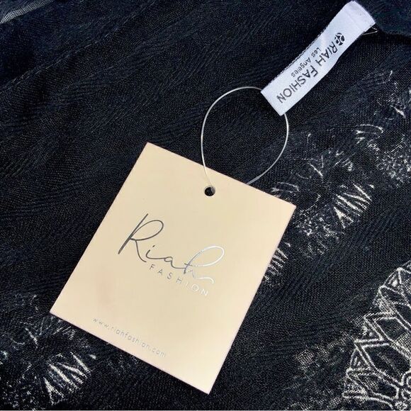 LIGHTWEIGHT GAUZY SUGAR SKULL PRINT SCARF WRAP SHAWL IN BLACK HALLOWEEN MUERTOS - Picture 8 of 12